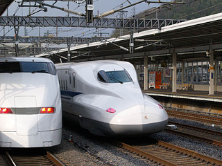 Illustration for article titled Japan's Type N700 Bullet Train Almost Half as Fast as an Airplane